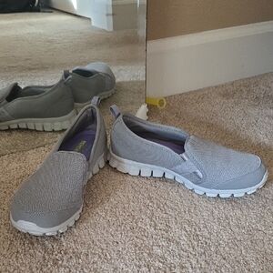 7.5 Skechers Women's Light Gray Slip-On Sneakers